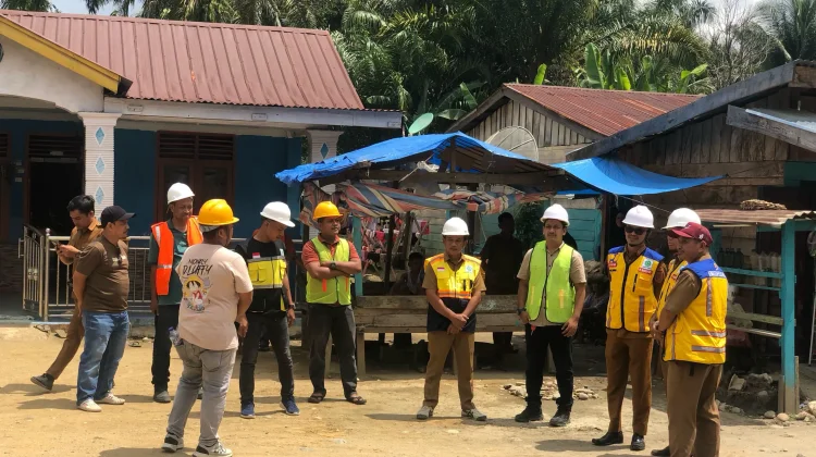 Perbaikan Jalan Subulussalam–Rundeng Dimulai, Wali Kota Tinjau Lapangan