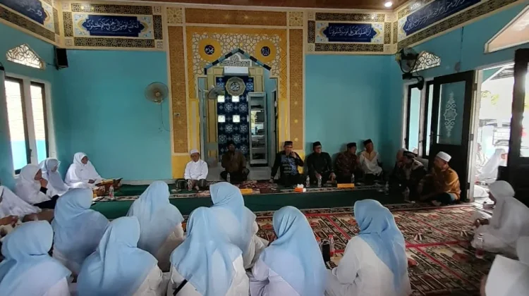 Peringati HUT RI dan Maulid Nabi, Kaum Ibu Gelar Pengajian Akbar