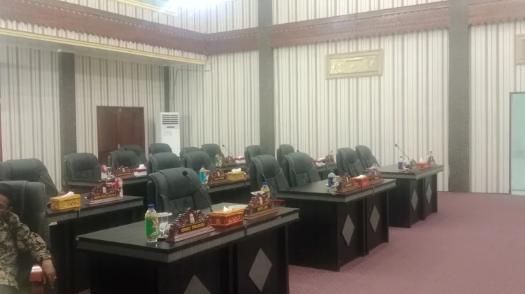 Rapat Paripurna KUA- PPS APBK Aceh Singkil 2027 Molor
