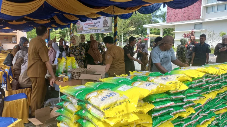 Peringati Hari Lahir Kejaksaan, Warga Subulussalam Serbu Sembako Murah