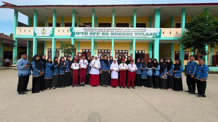 Peringatan Hardikda Ke-67 di Aceh Singkil, Siswa Berprestasi Dapat Penghargaan