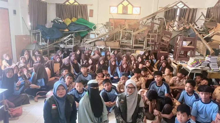 Tanamkan Nilai Spiritual, Penyuluh Agama Edukasi Siswa SMPN 1 Danau Paris