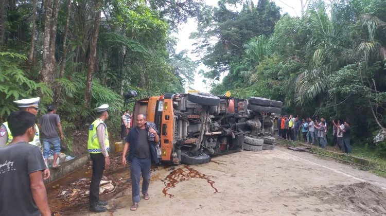 Waspada Tumpahan CPO di Jontor Subulussalam Pengendara Imbau Hati-Hati