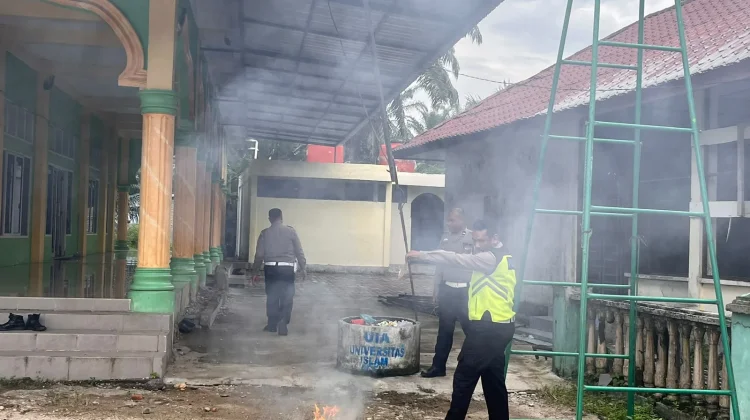 Sambut Hari Lalu Lintas, Polisi Subulussalam Bersihkan Rumah Ibadah