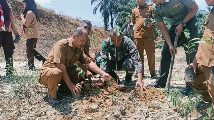 Pelajar hingga Aparat Bergandengan Tangan Hijaukan Tahura Subulussalam