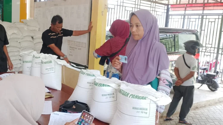Polemik Penyaluran Beras Bulog, Kepala Desa Minta Pemko Turun Tangan