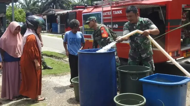 Warga Desa Cepu Terima Bantuan Air Bersih dari Kodim Subulussalam