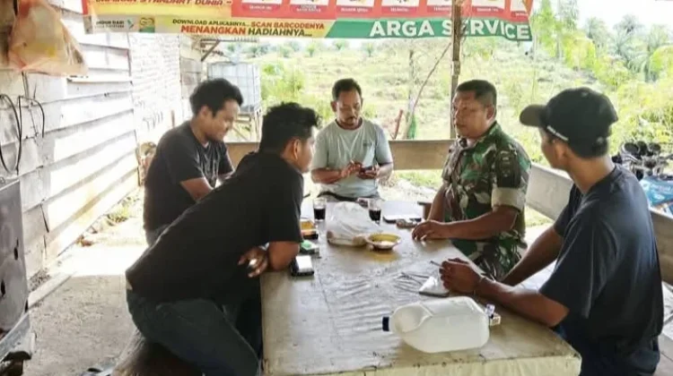 Prajurit TNI Ajak Warga Jaga Damai Kampung lewat Edukasi Medsos