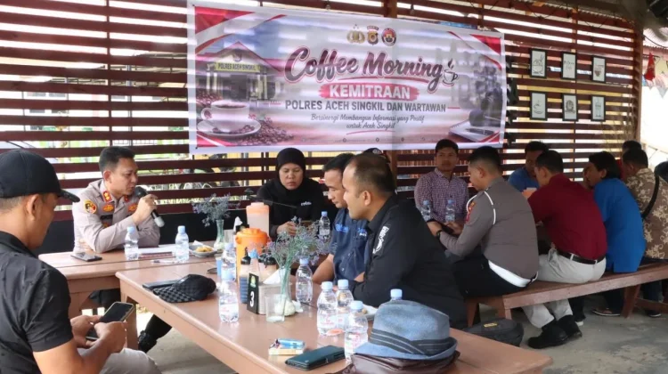Kapolres Aceh Singkil Ngopi Bareng Wartawan Perkuat Kemitraan