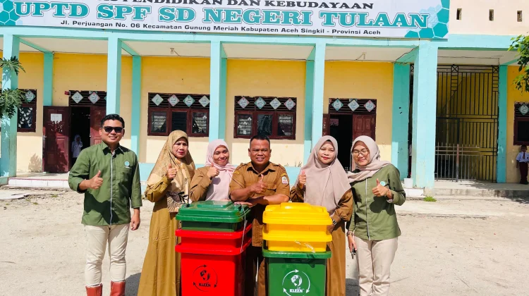 SD di Aceh Singkil Terima Bantuan Tempat Sampah dari PT PLB Astra