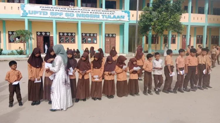 Sambut Ramadan, SD di Singkil Santuni Siswa Yatim