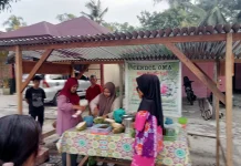 Omset Penjual Es di Singkil Meningkat