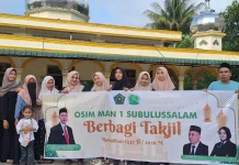 Siswa Sekolah di Subulussalam Berbagi Berkah Ramadan