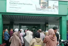 Warga Subulussalam Serbu Bank Aceh Tukar Pecahan Uang Baru