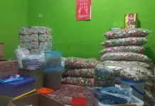 Pedagang Kue Kering Musiman Raup Untung jelang Lebaran
