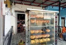 Kuliner Ayam Guling Laris Manis saat Ramadan
