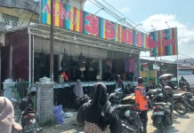 Warga Subulussalam Serbu Baju Lebaran