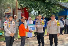 Kapolres Aceh Singkil Tinjau Pos Pam di Pantai Cemara Indah dan Bagikan Parcel