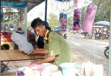 Pedagang Gula Kapas di Singkil, Raup Cuan Jutaan Rupiah Libur Lebaran