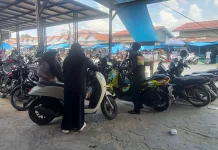 Omset Tukang Parkir di Pajak Mingguan Capai Ratusan Ribu