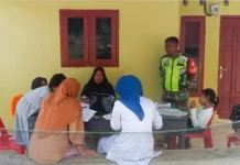 TNI Dampingi Petugas Validasi Data BPJS Warga di Aceh Singkil