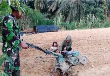 Babinsa di Singkil Bantu Petani Siapkan Lahan