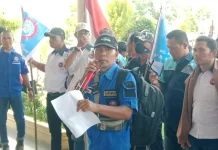 Ratusan Buruh Gelar Aksi di Depan Kantor Bupati