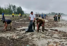 ASN dan Masyarakat di Singkil Bersih bersih Pantai, Dukung Gerakan Indonesia ASRI