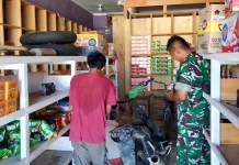 Prajurit TNI di Subulussalam Pantau Pergerakan Harga Sembako