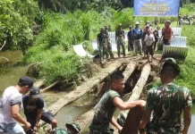 Demi Akses Layak, Warga dan TNI Subulussalam Percepat Proyek Jembatan Aramco