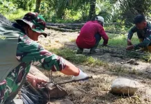 Genjot Ekonomi Desa, Warga Mukti Makmur dan TNI Percepat Bangun Jembatan Aramco