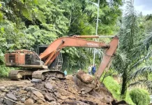 Akses Lumpuh Enam Bulan, Warga Pintu Rime Gayo Patungan Sewa Alat Berat