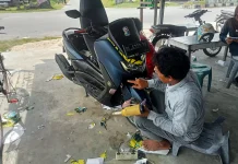 Sentuhan Tukang Stiker Hidupkan Identitas Merek