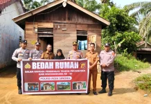Baksos Hari Bhayangkara ke-80, Polres Aceh Singkil Bedah Rumah Lansia di Singkohor