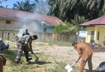 Babinsa Bersama Perangkat Desa di Singkil Gencarkan Gerakan ASRI