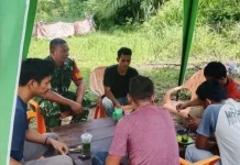 Babinsa Ingatkan Pemuda di Singkil Bahaya Judi Online