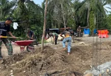 TNI di Singkil Pasang Jembatan Aramco di Jalan Provinsi