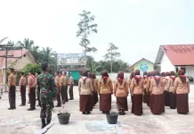 Babinsa di Subulussalam Latih Siswa PBB Melalui MPLS