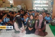 Penyuluh Agama Islam Berikan Penyuluhan Rukun dan Bacaan Sholat kepada Siswa