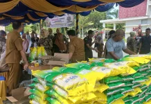 Peringati Hari Lahir Kejaksaan, Warga Subulussalam Serbu Sembako Murah