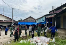 Aksi Bersih Pasar Modern Subulussalam Warnai Peringatan HUT TNI