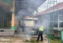 Sambut Hari Lalu Lintas, Polisi Subulussalam Bersihkan Rumah Ibadah