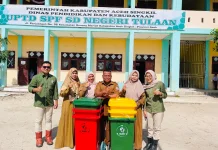 SD di Aceh Singkil Terima Bantuan Tempat Sampah dari PT PLB Astra