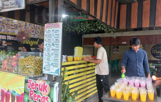 Omzet Penjual Jus Buah Subulussalam Meningkat Selama Ramadan
