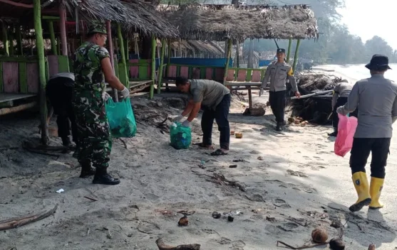 Program Indonesia Asri, Pantai Cemara Indah Singkil Dibersihkan