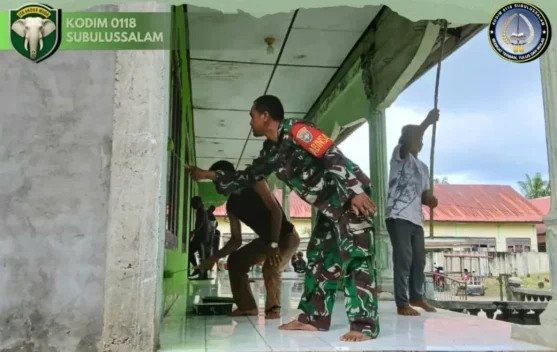 Sambut Idulfitri Warga Binanga Subulussalam Percantik Masjid Al Hustaqwa