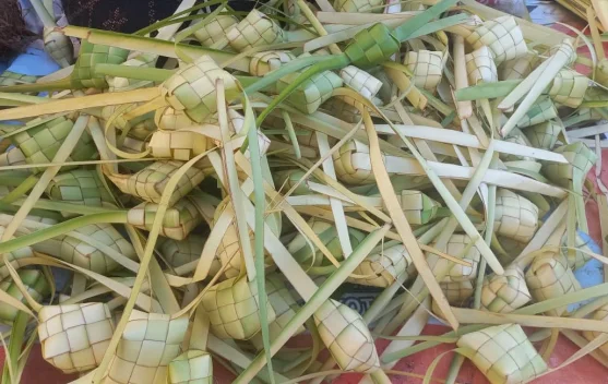 Berkah Musiman, Penjual Kulit Ketupat di Subulussalam Raup Untung