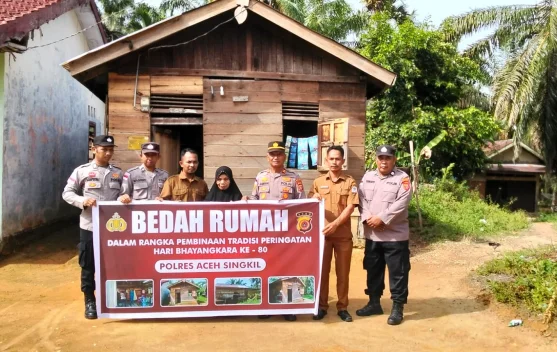 Baksos Hari Bhayangkara ke-80, Polres Aceh Singkil Bedah Rumah Lansia di Singkohor