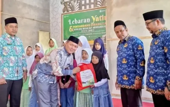 Kemenag Abdya Salurkan Ratusan Paket Sembako untuk Yatim dan Disabilitas