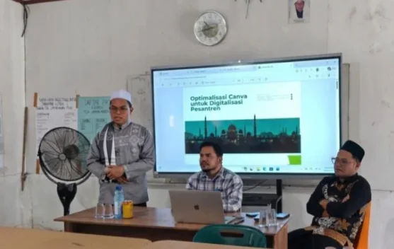 Tenaga Pengajar Pompes Darul Muta'allimin Dilatih Artificial Intelligence